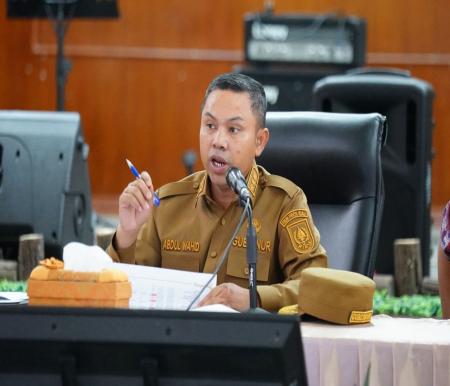 Gubernur Riau, Abdul Wahid minta Bapenda tagih pajak ke rumah penunggak (foto/Yuni)